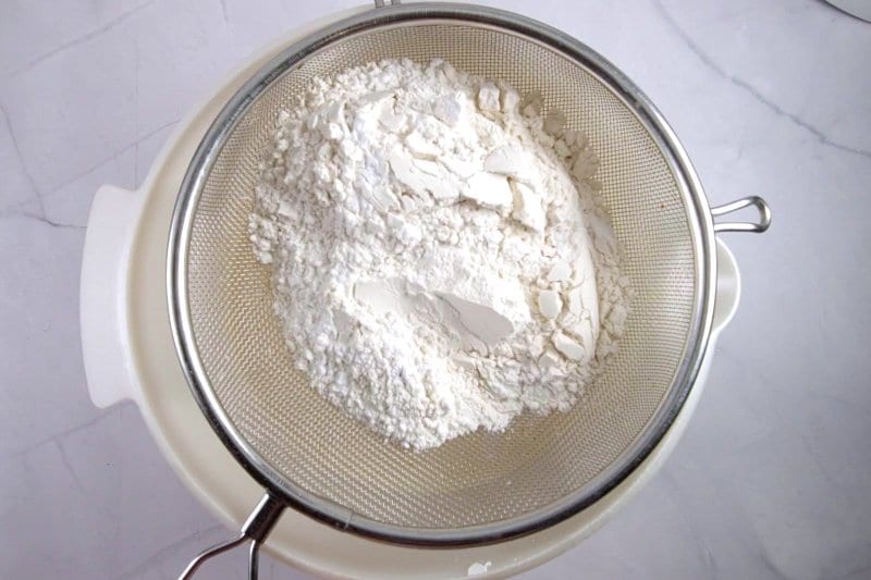 flour in sieve 