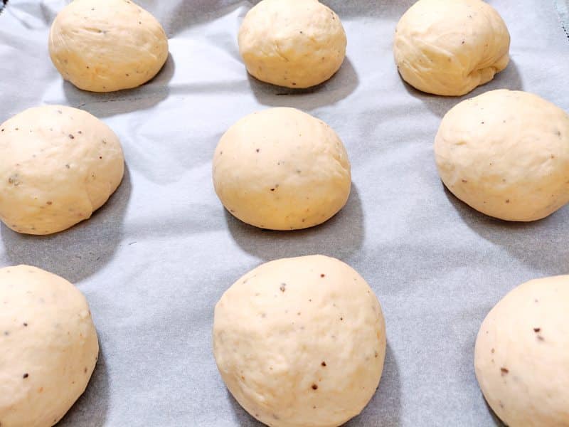 round shaped buns on baking sheet.