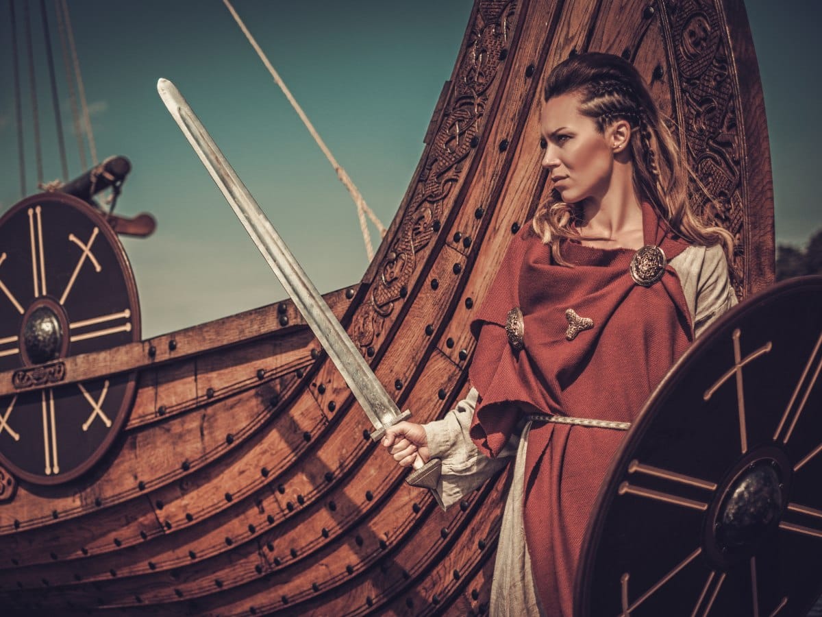 Viking queen and viking ship. 